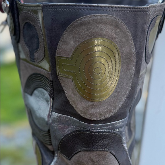 Authentic Coach Gray and Green Shoulder Bag with Metallic Hardware - Picture 6 of 8